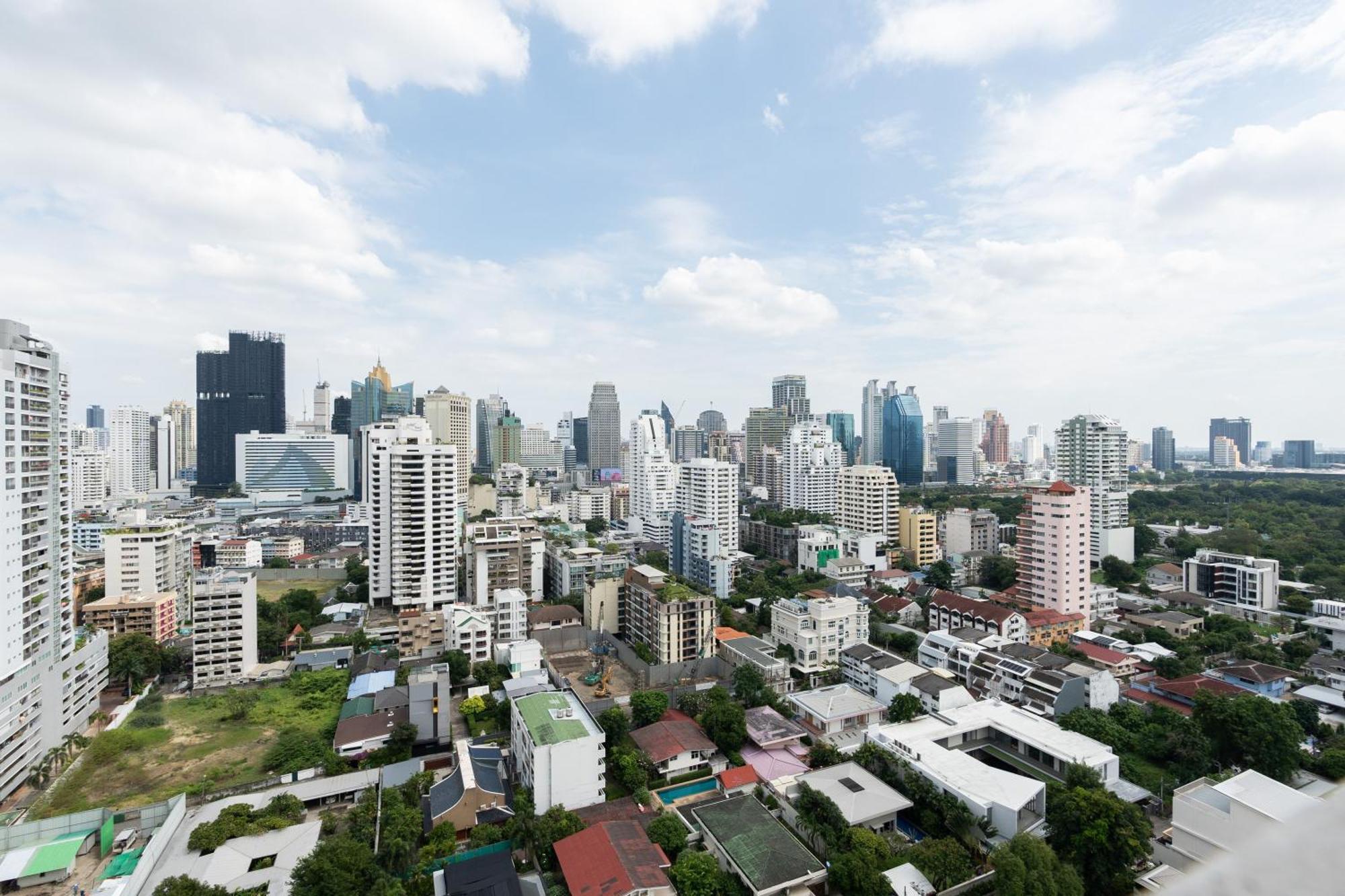 Artichoke Sukhumvit, Nana Bts Apartment *